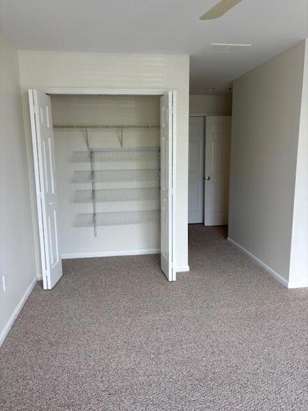 Building Photo - 2403 Beacon Hill Dr