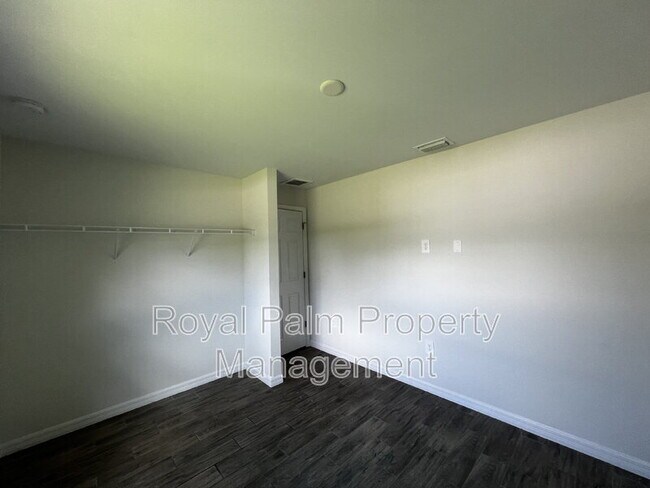 Building Photo - 1306 W 12th St