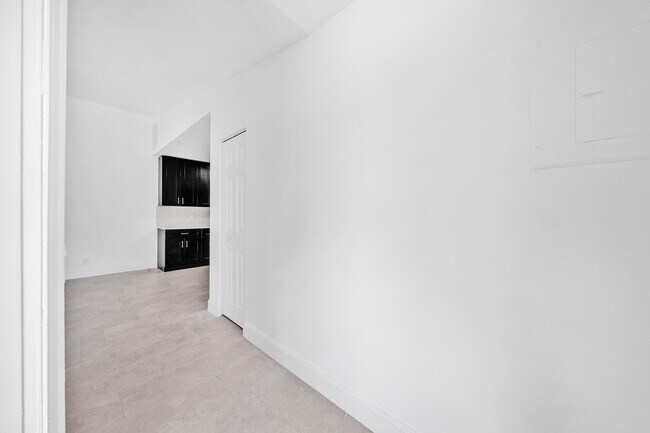 Building Photo - 4757 Sunny Palm Cir