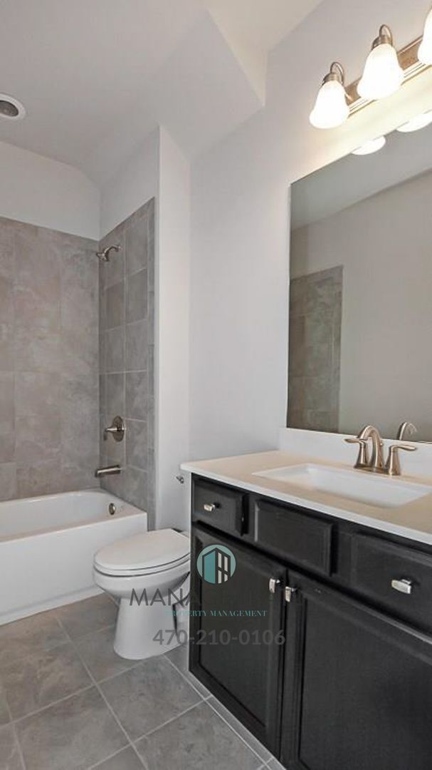 Building Photo - A beautifully designed townhome in the heart of Dunwoody