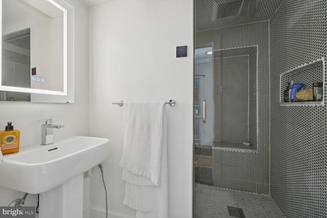 Building Photo - 5543 29th St NW