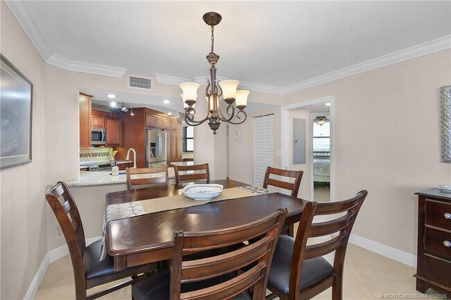 Building Photo - 9550 S Ocean Dr