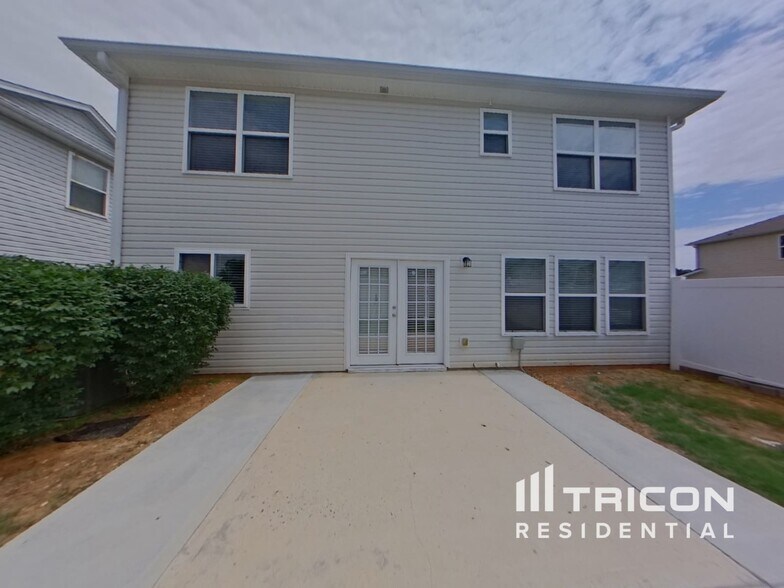 Building Photo - 3645 Roseman Landing