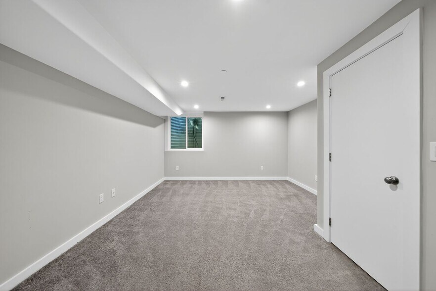 Building Photo - 1518 S 25th St