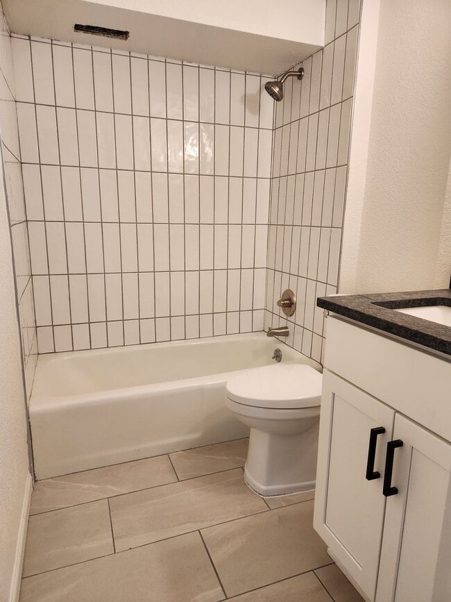 Building Photo - Completely remodeled! Fresh unit!