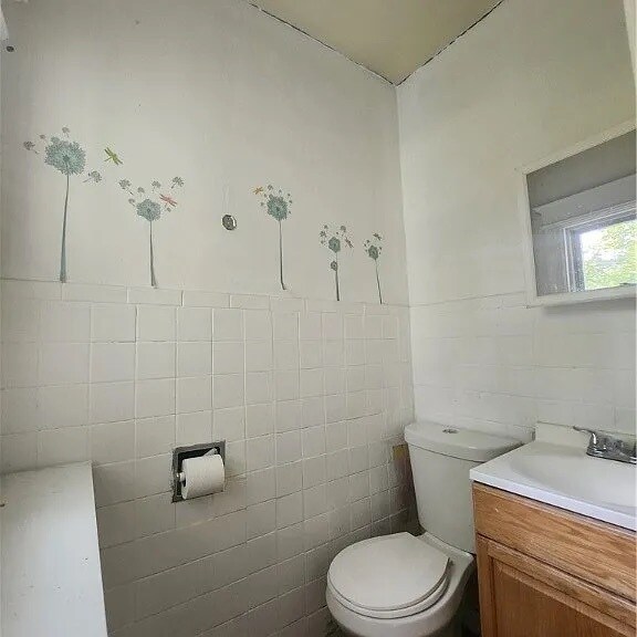 Building Photo - 718 Clarendon St