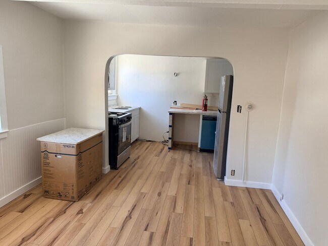 Building Photo - 1926 Shore Rd