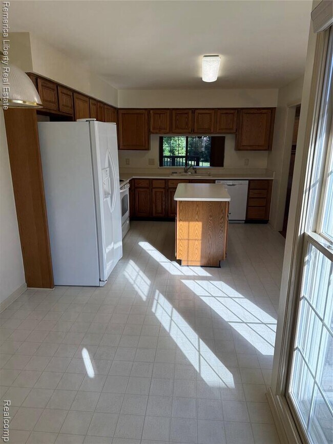 Building Photo - 39484 Village Run Dr