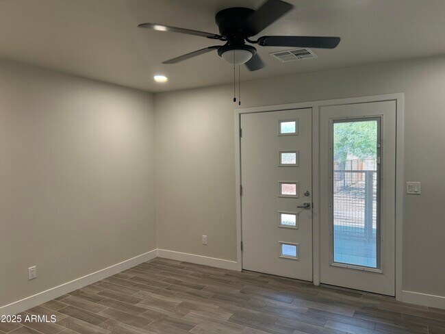 Building Photo - 3332 N 66th Pl