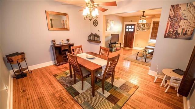 dining room - 908 Porter St