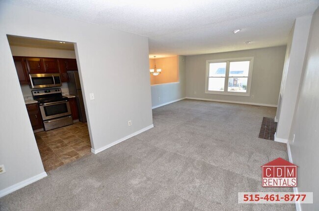 Building Photo - Wonderful Urbandale Home