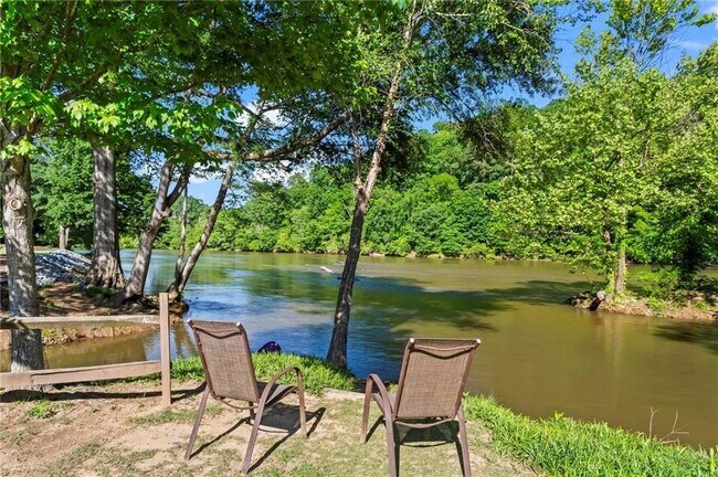 Primary Photo - 1028 Riverbend Club Dr SE