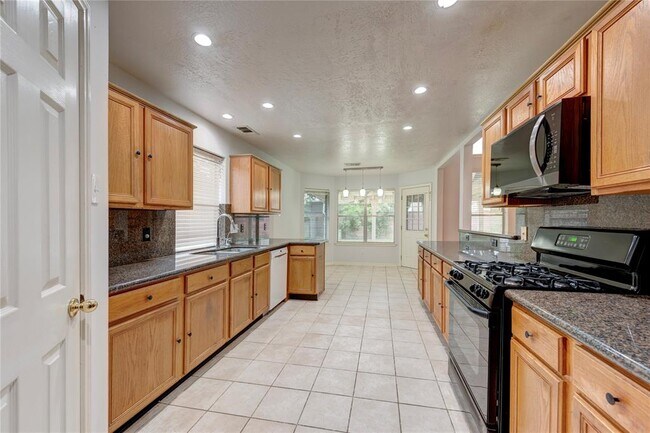 Building Photo - 2306 Millerton Ln