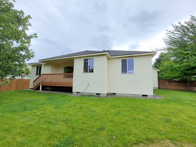 Building Photo - South Richland Rambler for Rent