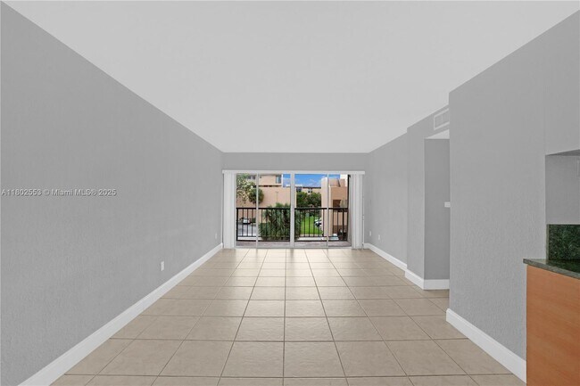 Building Photo - 8889 Fontainebleau Blvd