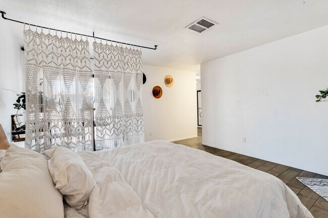 Building Photo - COMING SOON! Must See 4 bedroom 2 bath Home