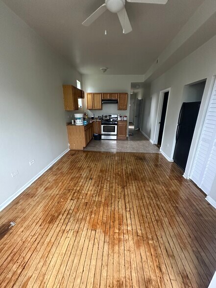 Building Photo - 1626 S Karlov Ave