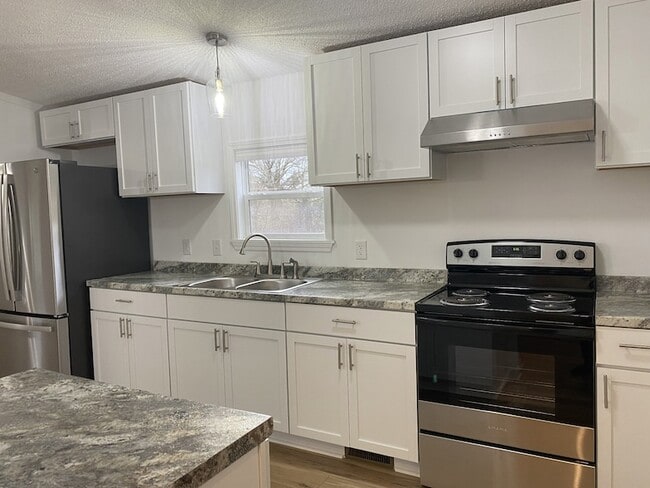 Building Photo - 404 Dorris Rd