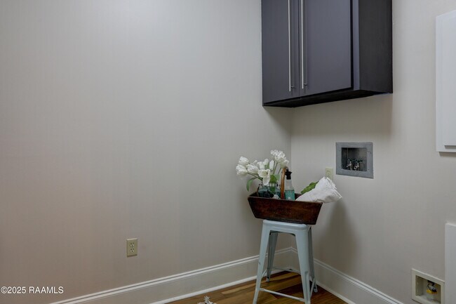 Building Photo - 605 Silverstone Rd
