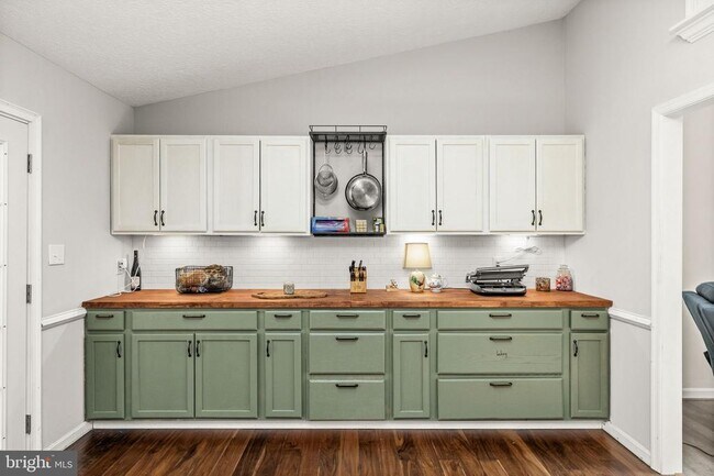 Building Photo - 13410 Wilderness Park Dr