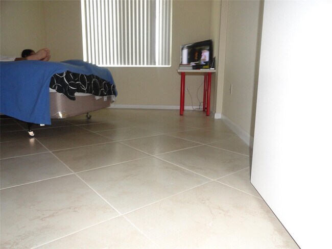 Building Photo - 6976 SW 39th St