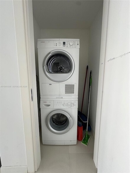 Building Photo - 200 Biscayne Blvd Way