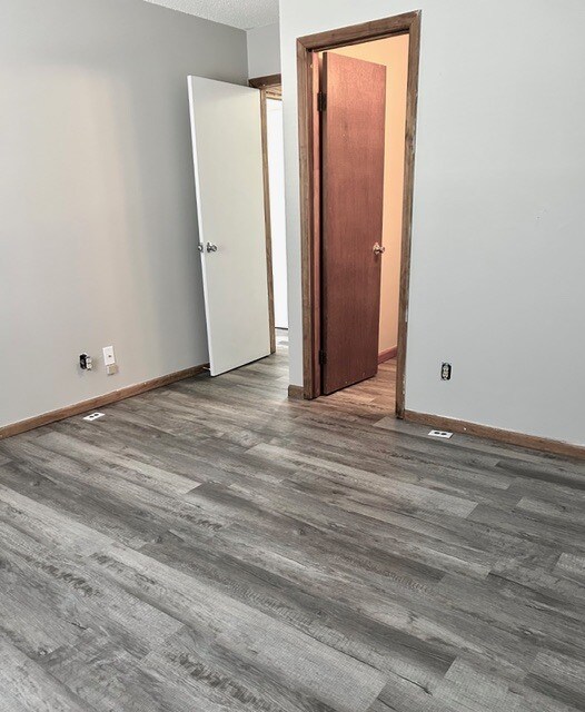 Building Photo - 2308 E Vermont Ave