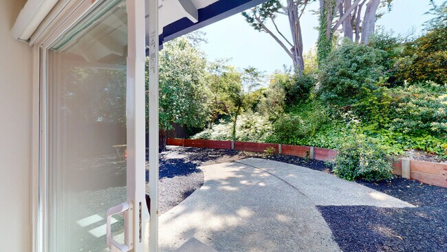 Building Photo - 1321 Lasuen Dr