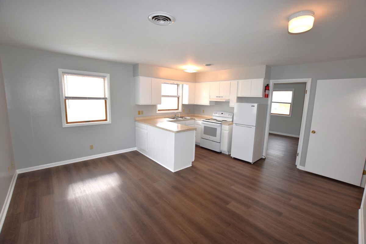 Building Photo - 13 SE 2nd St