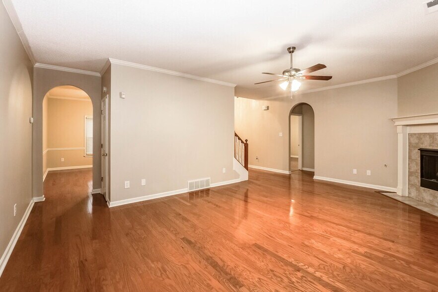 Building Photo - 8853 Dewberry Ln