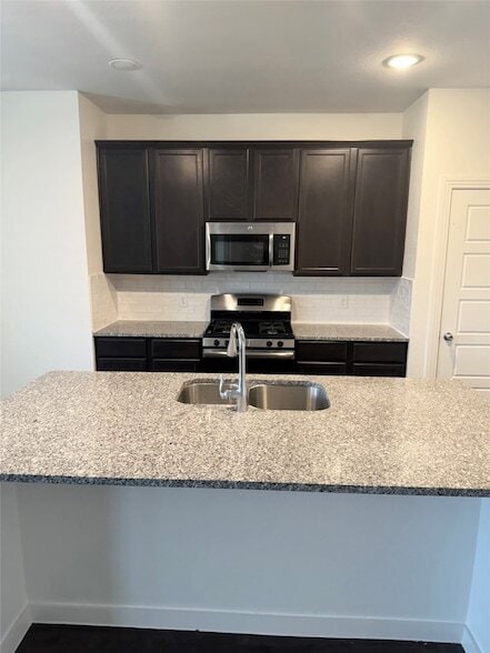 Building Photo - 1553 Kessler Dr