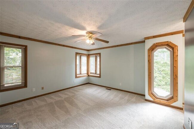 Building Photo - 4535 Kings Crossing Dr NE