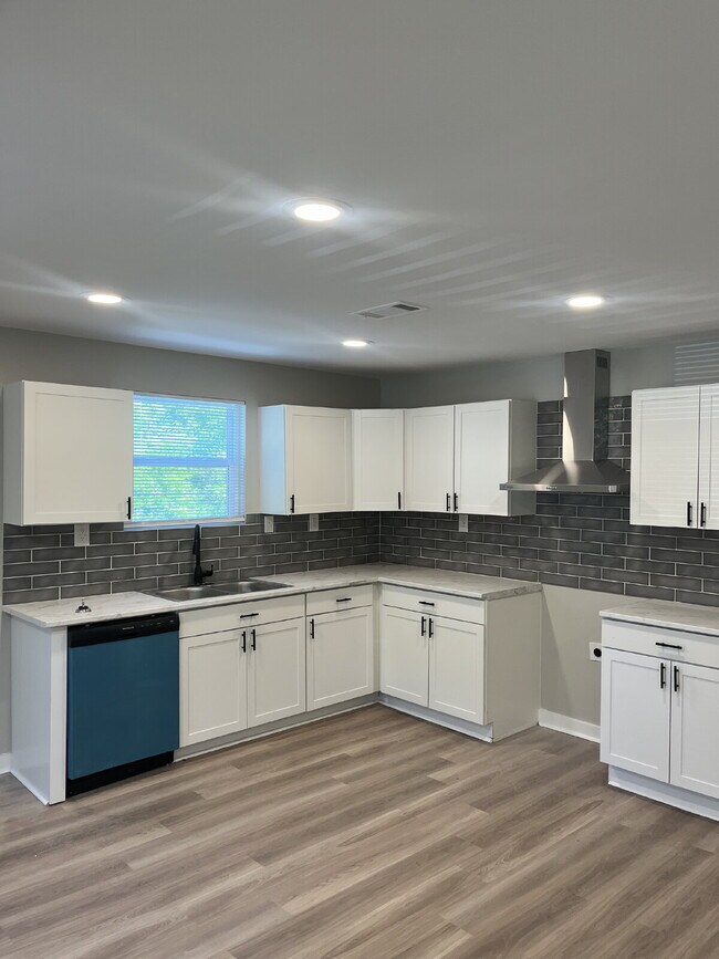 Building Photo - 4439 Sunny View Dr