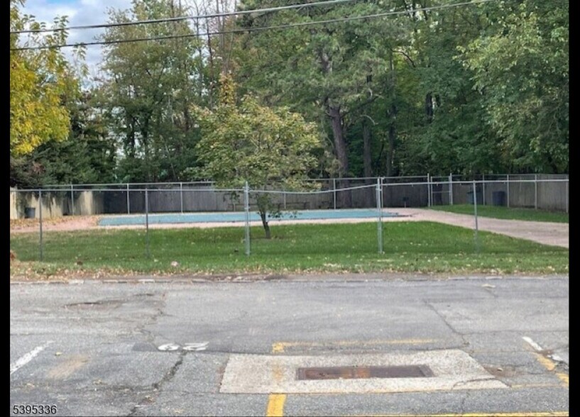 Building Photo - 189 Littleton Rd