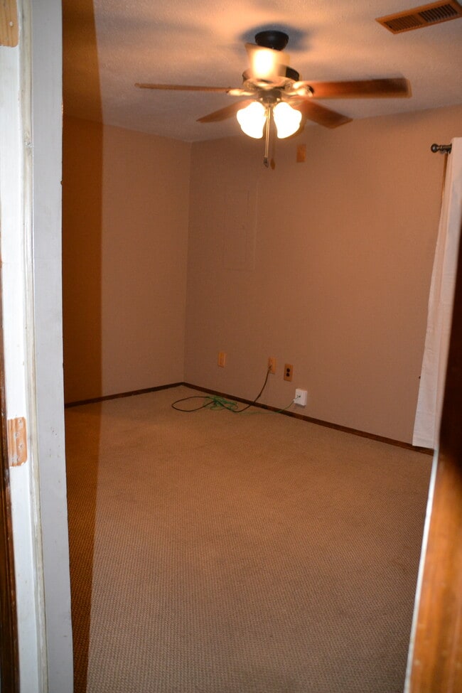 Building Photo - 614 Highland Ave