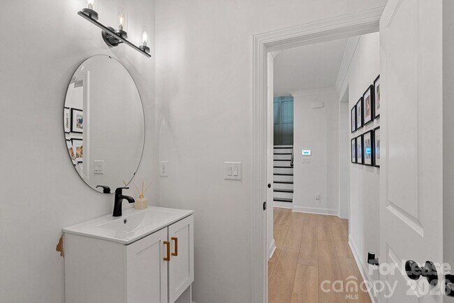 Building Photo - 8604 Bridgegate Dr