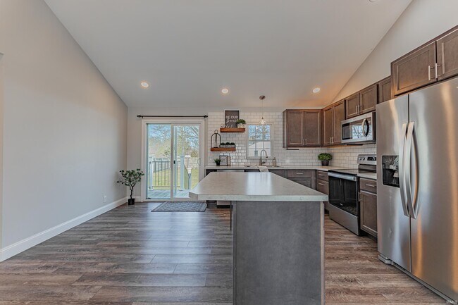 Building Photo - 2216 E Walnut St