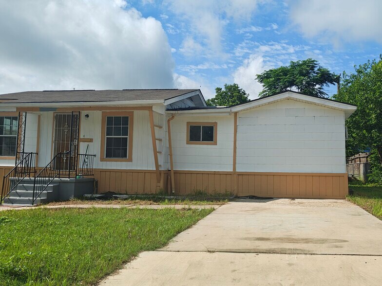 Building Photo - 722 Pennystone Ave