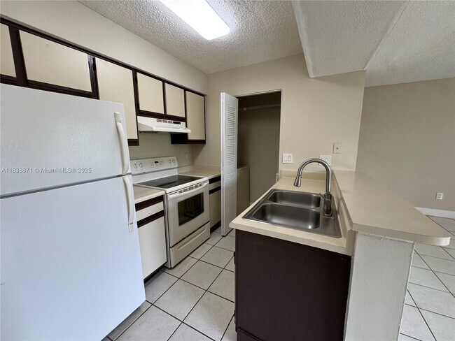 Building Photo - 1249 SW 46th Ave