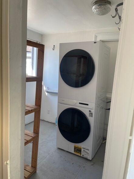 Laundry room - 147 N Baldwin Ave