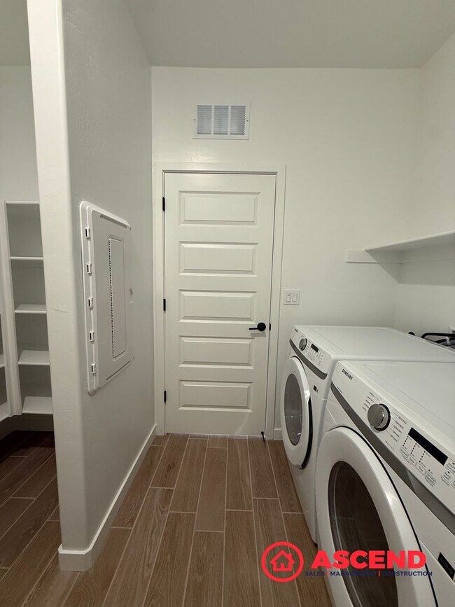 Building Photo - Be the very first resident to enjoy this stunning, newly built single story home.