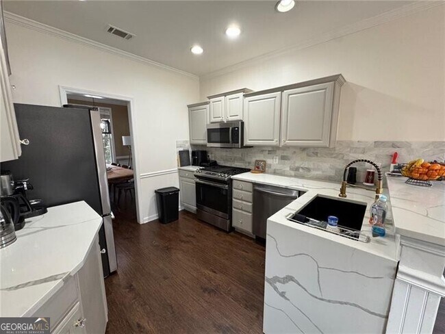 Building Photo - 524 King St