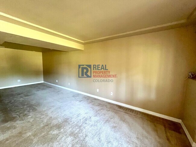 Building Photo - 120 Tall Pine Ln