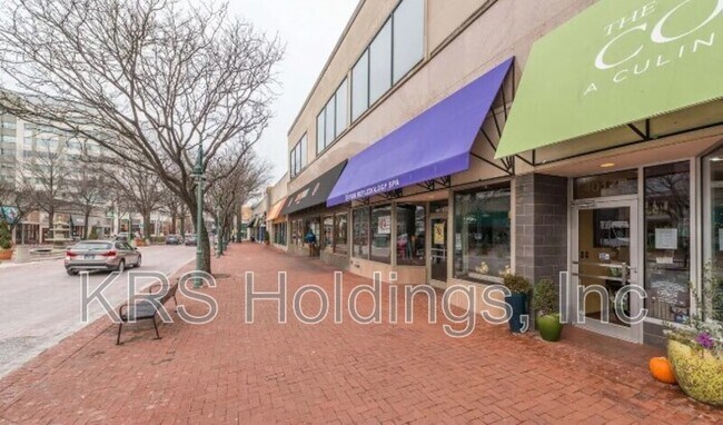 Building Photo - 1521 S George Mason Dr