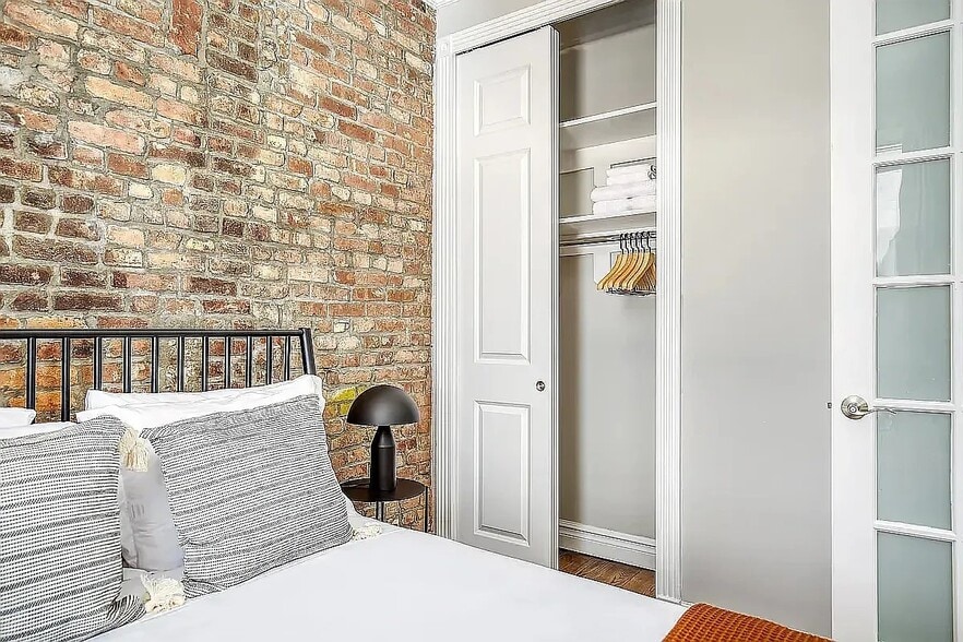 Building Photo - 248 Mott St