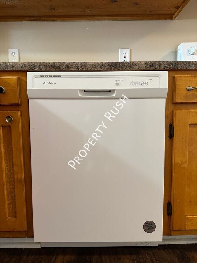 Building Photo - 1620 Hickory Pl