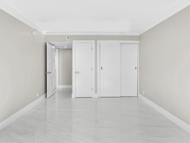 Building Photo - 1150 Hillsboro Mile Apt #1150, Hillsboro B...