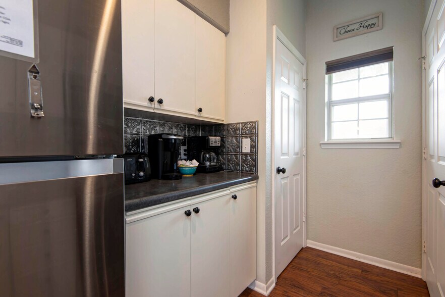 Building Photo - 175 W Rockford Dr