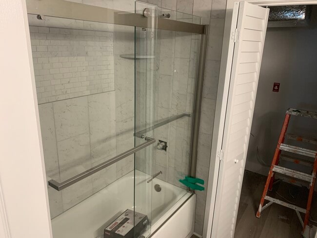 Building Photo - 85 Tulip Ln