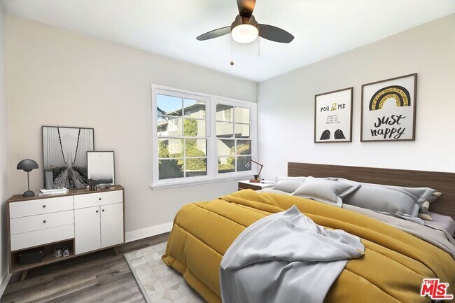 Building Photo - 5016 Clinton St